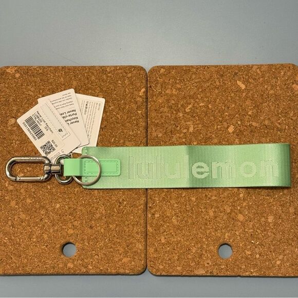 NWT NEVER LOST KEYCHAIN - Citra Lime/White CTRL/WHT - Lululemon - Lime Green - Picture 3 of 8